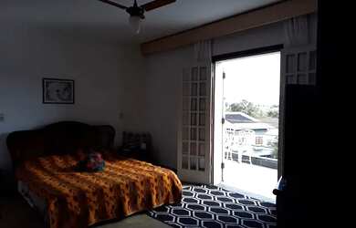 Imagem 3: Casa em Condomínio Clube, ideal para RETROFIT! OPORTUNIDADE! 364 metros quadrados com 4 do