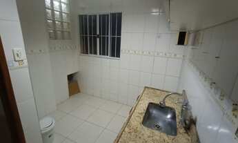 Imagem 7: Alugo ótima casa frente de 02 quartos com varanda no Fonseca