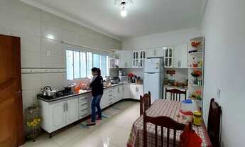 Imagem 5: Sobrado para aluguel tem 182 metros quadrados com 4 quartos