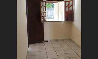 Imagem 3: Aluga-se casa 2/4 com garagem no Capuchinhos