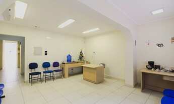 Imagem 6: Casa comercial adequado para Clinica com 9 salas e 7 banheiros pronta para Instalação