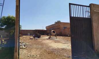 Imagem 3: Vendo lote murado