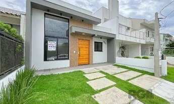 Imagem 2: Casa em Porto Alegre, no bairro Hípica, com 3 dormitório(s), e 3 banheiros, à venda