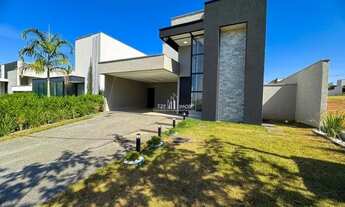 Imagem 2: Casa térrea com 4 suítes plenas, incluindo uma master com closet