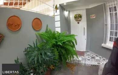 Imagem 2: Sobrado em Porto Alegre, no bairro Hípica, com 3 dormitório(s), e 3 banheiros, à