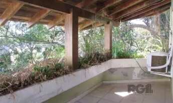 Imagem 3: Casa em Porto Alegre, no bairro Nonoai, com 4 dormitório(s), e 4 banheiros, à venda