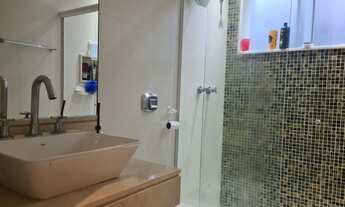 Imagem 7: Casa de condomínio para venda possui 450 metros quadrados com 6 quartos