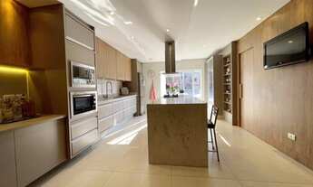 Imagem 2: Casa para venda com 155 metros quadrados com 5 quartos em Hauer - Curitiba - PR