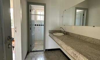 Imagem 2: Casa de condomínio para aluguel tem 410 metros quadrados com 5 quartos