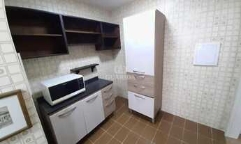 Imagem 6: Apartamento semi mobiliado de 2 dormitórios no bairro Petrópolis, de frente e piso laminad