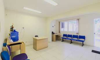 Imagem 5: Casa comercial adequado para Clinica com 9 salas e 7 banheiros pronta para Instalação