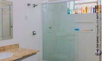 Imagem 3: Casa Sobreposta Alta com Sacada, 3 dormitórios sendo 1 suíte, Dependência Completa, 2 Vaga