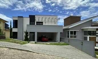 Imagem: Casa de alto padrão com 5 quartos sendo