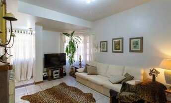 Imagem 2: Casa mobiliada em condomínio fechado com 3 dormitórios, sendo 1 suíte, para alugar no bair