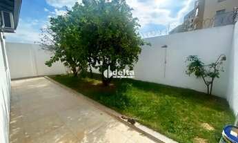 Imagem 13: Casa residencial com 3 quartos sendo 2 suítes, disponível para locação no bairro Vigilato