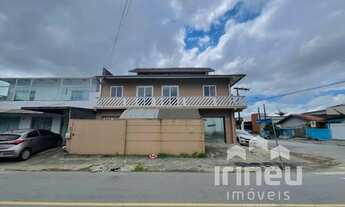 Imagem 3: Ampla casa residencial de esquina com 3 quartos!