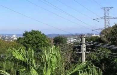 Imagem 4: Casa em Porto Alegre, no bairro Nonoai, com 4 dormitório(s), e 4 banheiros, à venda
