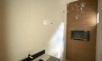 Imagem 6: Linda casa! 2 Quartos sendo 1 Suíte - Toda no Porcelanato e um Quintal Enorme - Vila Finso