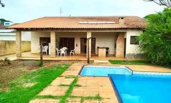 Imagem: Casa com 4 dormitórios, 1 suíte e piscina