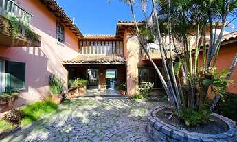 Imagem 2: Casa para venda possui 650 m² com 8 quartos em Ferradura - Armação dos Búzios - RJ