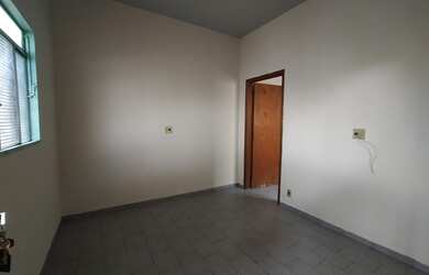 Imagem 3: ALUGA-SE I CASA EXCELENTE LOCALIZAÇÃO