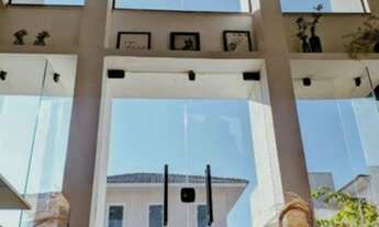 Imagem 2: Casa de condomínio para venda tem 198 metros quadrados com 5 quartos