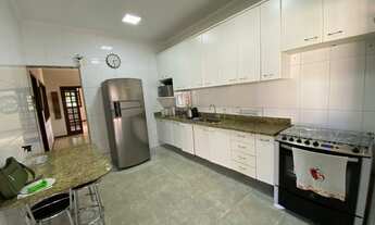 Imagem 4: Casa para aluguel tem 402 metros quadrados com 3 quartos