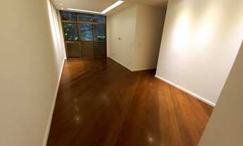 Imagem 2: Apartamento no Leblon, Rua Sambaiba, possui 83 m² com 3 quartos, 2 vagas garagem