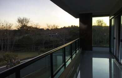 Imagem 7: Casa de condomínio sobrado para aluguel possui 700 metros quadrados com 4 quartos