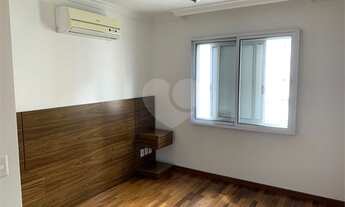 Imagem 6: Totalmente reformado por arquiteta renomada! Andar alto!