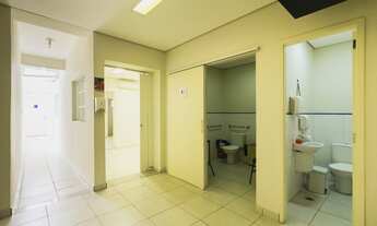 Imagem 2: Casa comercial adequado para Clinica com 9 salas e 7 banheiros pronta para Instalação