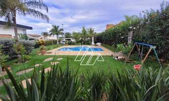 Imagem 2: Imóvel estilo casa de campo com 3 dormitórios sendo 1 suíte com piscina