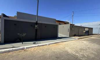 Imagem: Vendo casa estilo Neoclássico com 3/4 no