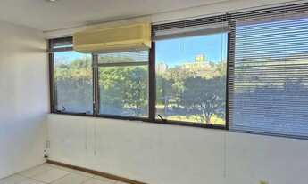 Imagem 6: Sala com 6 divisórias e 2 vagas