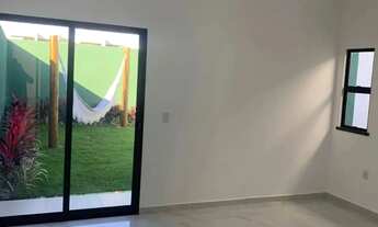 Imagem 4: Casa Moderna com Quintal Amplo e Suíte Master