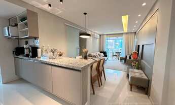 Imagem 6: Apartamento com varanda e vista para o mar