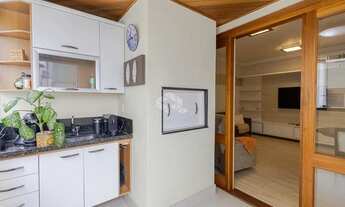 Imagem 3: Apartamento semi mobiliado com 3 dormitórios no bairro Petrópolis