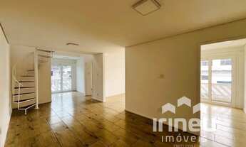 Imagem: Ampla casa residencial de esquina com 3