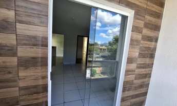 Imagem 2: Lindo, com Sacada, Próximo de Tudo à 300mts da Praça de Cabuçu