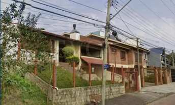 Imagem 2: Imperdível Casa à Venda em Porto Alegre-RS, Jardim Itu: 4 Quartos, 1 Suíte, 2 Salas, 2 Ban
