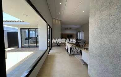 Imagem 2: Casa Condomínio Fechado com 3 suítes, 3 vagas, à venda, a/c 290 m² por R$ 2.500.000 - Cond