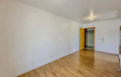 Imagem 3: Apartamento 2 Dormitorios, sacada, semi-mobiliado e 1 vaga de garagem. Bairro Vila Rosa em