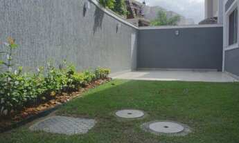 Imagem 3: Casa de condomínio para venda possui 285 metros quadrados com 5 quartos