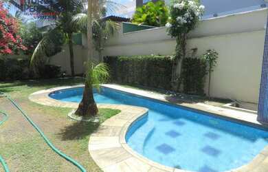 Imagem 2: Mansão de luxo com piscina no Alphaville