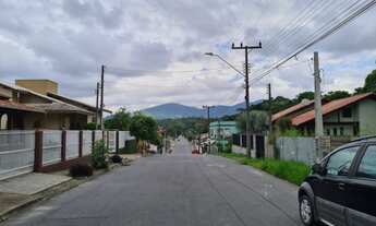 Imagem 7: Terreno com 366,60 com 15,60 m² de frente e fundos, com ótima localização