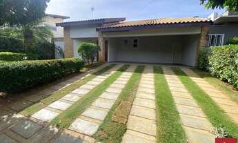 Imagem 2: Casa de condomínio térrea para aluguel possui 236 metros quadrados com 3 quartos