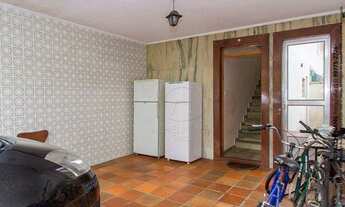 Imagem 4: Casa Sobreposta Alta com Sacada, 3 dormitórios sendo 1 suíte, Dependência Completa, 2 Vaga