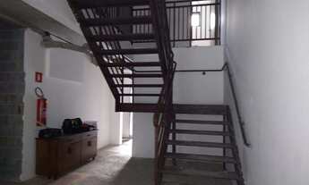 Imagem 3: Pinheiros - Ponto comercial com fachada revestida em pele de vidro ótima visibilidade em A