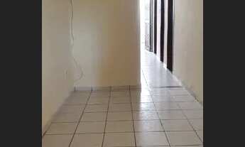 Imagem 2: Aluga-se casa 2/4 com garagem no Capuchinhos