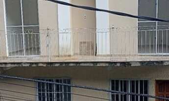 Imagem 2: Alugo ótima casa frente de 02 quartos com varanda no Fonseca